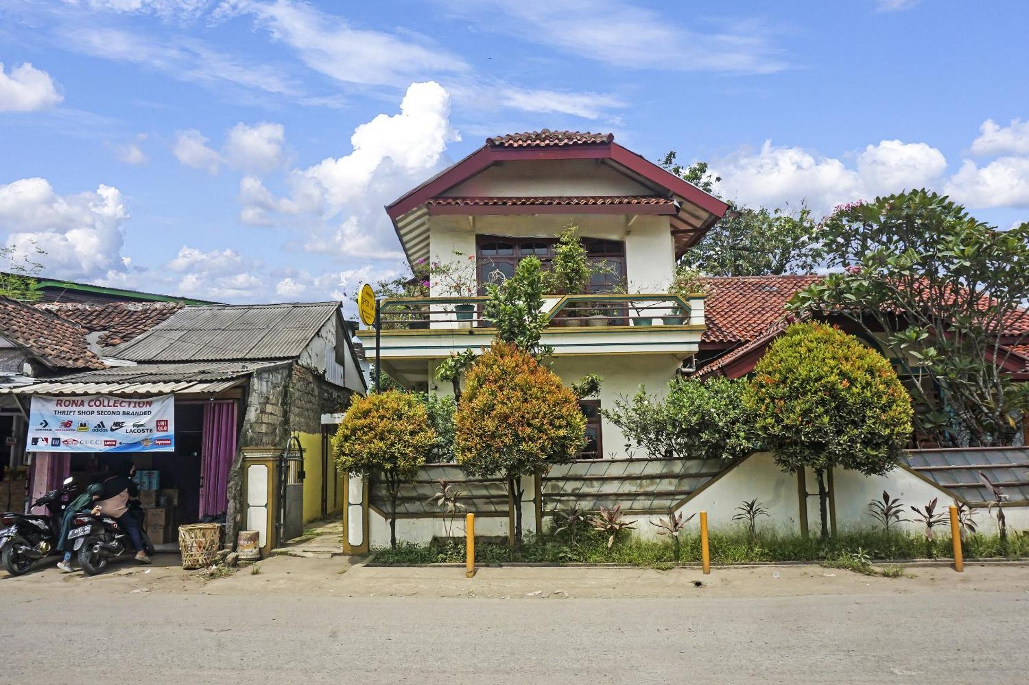 Oyo 90928 Wisma Asri Putra Syariah Bogor Exterior photo